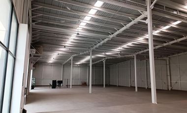 Nave Industrial en Renta Sobre la Salida a México 1,800 m2