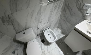 Departamento monoambiente con balcón en alquiler en Wilde