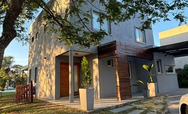 Venta casa 4 amb Barrancas de Santa María, Tigre.