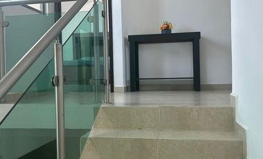 | Casa amueblada en renta en Altabrisa |