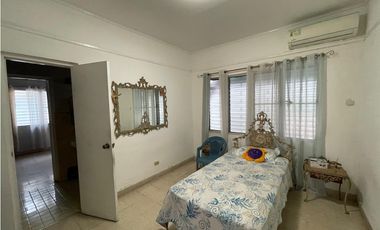 SE VENDE CASA EN VIA ESPAÑA CON 3 HABITACIONES Y PATIO SOBRE LA VIA