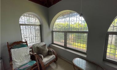 SE VENDE CASA EN VIA ESPAÑA CON 3 HABITACIONES Y PATIO SOBRE LA VIA
