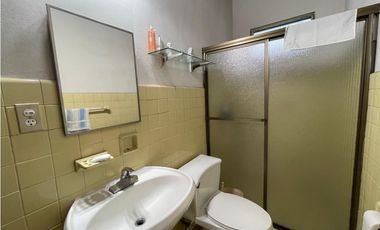 SE VENDE CASA EN VIA ESPAÑA CON 3 HABITACIONES Y PATIO SOBRE LA VIA