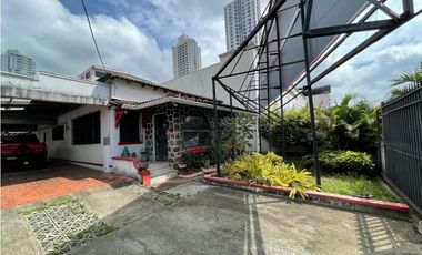 SE VENDE CASA EN VIA ESPAÑA CON 3 HABITACIONES Y PATIO SOBRE LA VIA