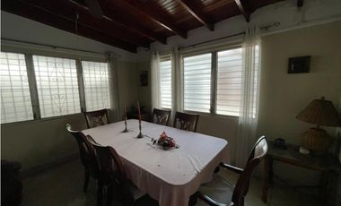 SE VENDE CASA EN VIA ESPAÑA CON 3 HABITACIONES Y PATIO SOBRE LA VIA