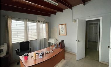 SE VENDE CASA EN VIA ESPAÑA CON 3 HABITACIONES Y PATIO SOBRE LA VIA