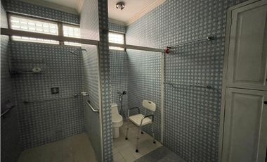 SE VENDE CASA EN VIA ESPAÑA CON 3 HABITACIONES Y PATIO SOBRE LA VIA