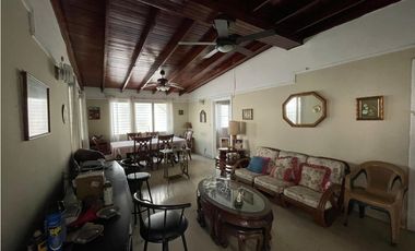 SE VENDE CASA EN VIA ESPAÑA CON 3 HABITACIONES Y PATIO SOBRE LA VIA