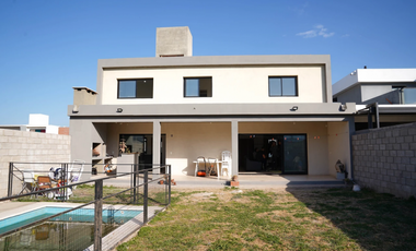 VENDO CASA DE 4 DORMITORIOS EN DOCTA - SIN COMISION!