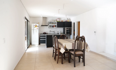 VENDO CASA DE 4 DORMITORIOS EN DOCTA - SIN COMISION!