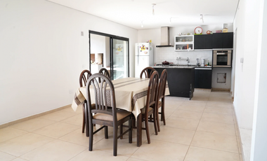 VENDO CASA DE 4 DORMITORIOS EN DOCTA - SIN COMISION!