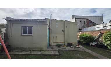 Casa de 3 amb sobre lote propio con servicios.