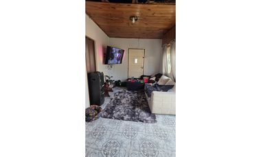 Casa de 3 amb sobre lote propio con servicios.