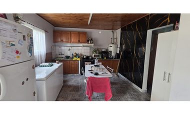 Casa de 3 amb sobre lote propio con servicios.