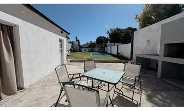 Venta moderna casa de 3 dormitorios con cochera y pileta