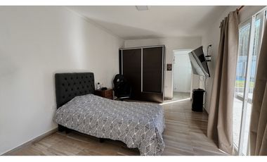 Venta moderna casa de 3 dormitorios con cochera y pileta