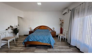 Venta moderna casa de 3 dormitorios con cochera y pileta
