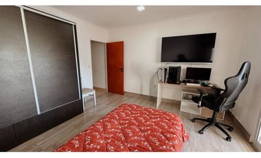 Venta moderna casa de 3 dormitorios con cochera y pileta