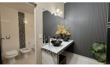 Venta moderna casa de 3 dormitorios con cochera y pileta