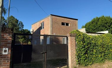 CASA CON PILETA A MTS DE R1 EN VENTA