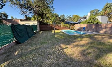 CASA CON PILETA A MTS DE R1 EN VENTA
