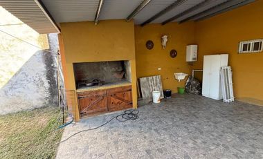 CASA CON PILETA A MTS DE R1 EN VENTA