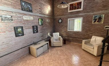 CASA CON PILETA A MTS DE R1 EN VENTA