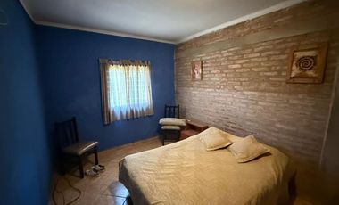 CASA CON PILETA A MTS DE R1 EN VENTA