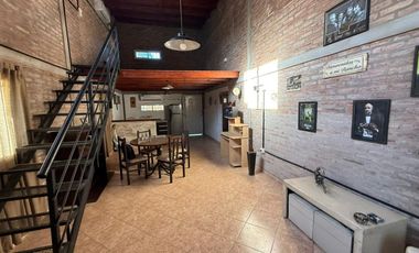 CASA CON PILETA A MTS DE R1 EN VENTA