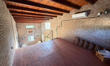 CASA CON PILETA A MTS DE R1 EN VENTA