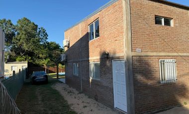 CASA CON PILETA A MTS DE R1 EN VENTA