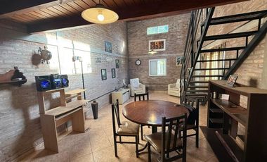 CASA CON PILETA A MTS DE R1 EN VENTA