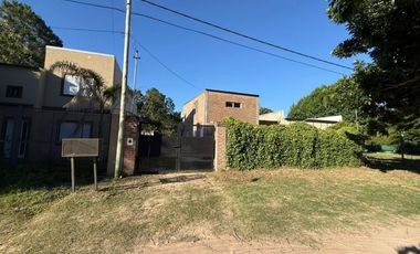 CASA CON PILETA A MTS DE R1 EN VENTA