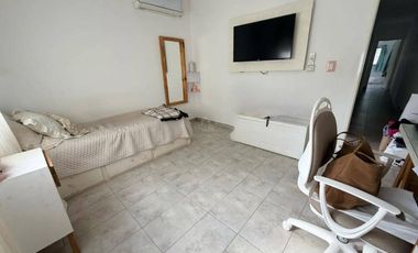 Casa en venta de 4 ambientes, pileta y cochera. Barrio San Sebastián