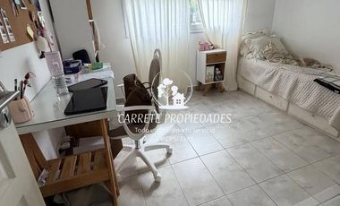 Casa en venta de 4 ambientes, pileta y cochera. Barrio San Sebastián