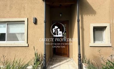 Casa en venta de 4 ambientes, pileta y cochera. Barrio San Sebastián