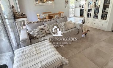 Casa en venta de 4 ambientes, pileta y cochera. Barrio San Sebastián