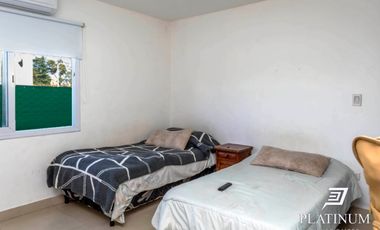 Casa en venta con piscina en Cerrillos