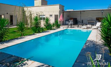 Casa en venta con piscina en Cerrillos