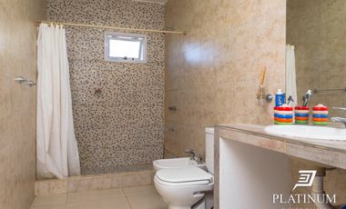 Casa en venta con piscina en Cerrillos