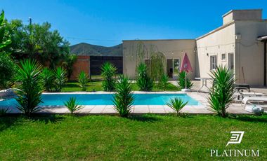 Casa en venta con piscina en Cerrillos