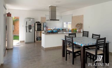 Casa en venta con piscina en Cerrillos
