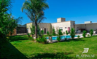 Casa en venta con piscina en Cerrillos