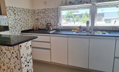PH 4 ambientes y patio en venta en Tapiales