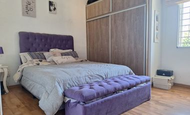PH 4 ambientes y patio en venta en Tapiales