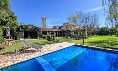 5 AMBIENTES PISCINA QUINCHO PARRILLA COCHERA