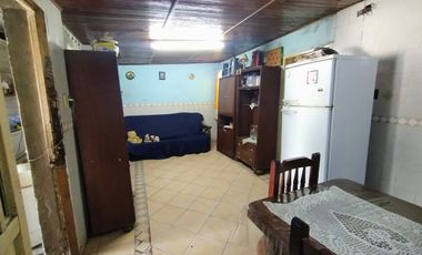 VENTA CASA CON COCHERA A 1 CUADRA DE BLAS PARERA