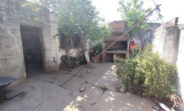VENTA CASA CON COCHERA A 1 CUADRA DE BLAS PARERA