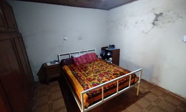 VENTA CASA CON COCHERA A 1 CUADRA DE BLAS PARERA