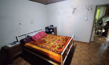 VENTA CASA CON COCHERA A 1 CUADRA DE BLAS PARERA